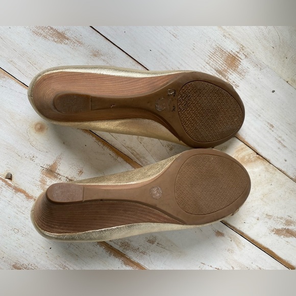 TORY BURCH Gold Metallic Leather Wedges Mini Miller heels Women's Sz 8.5 EUC - Picture 10 of 15